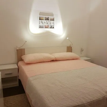 Miran Odmor U Srcu Pule! Apartman Iva 60M2. Pula Exterior photo