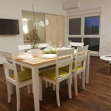 Miran Odmor U Srcu Pule! Apartman Iva 60M2. Pula Exterior photo