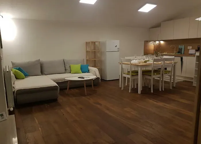 Miran Odmor U Srcu Pule! Apartman Iva 60M2.