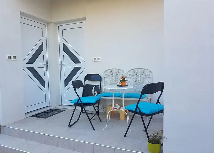 Miran Odmor U Srcu Pule! Apartman Iva 60M2.